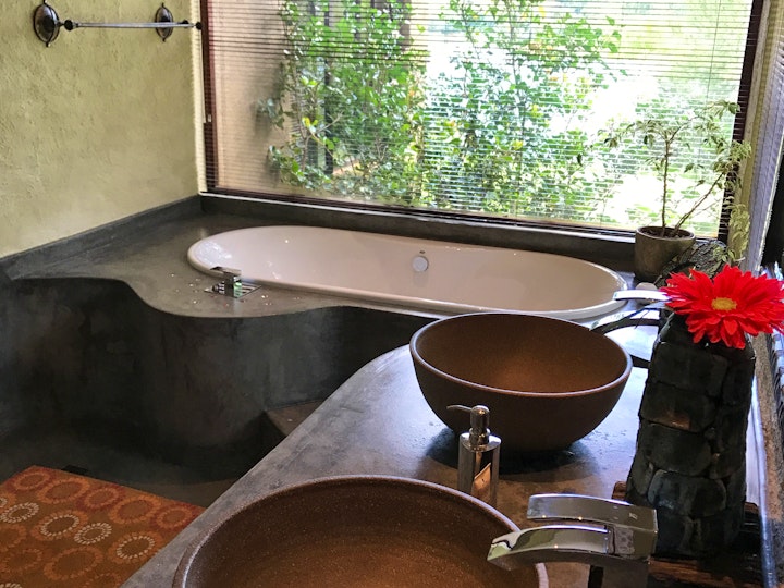 5f8faf1f-2afc-4dba-ad17-5e0e7632b0b8