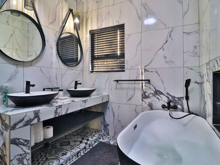 b5914ac5-8a06-4315-83a6-8aeb5dd2918e